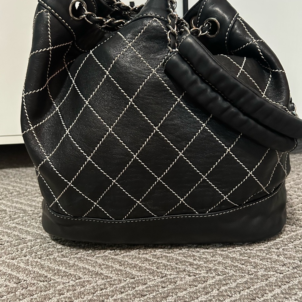 CHANEL Black Quilted Leather Drawstring Bucket Bag with Silver Chain - Picture 2 of 10